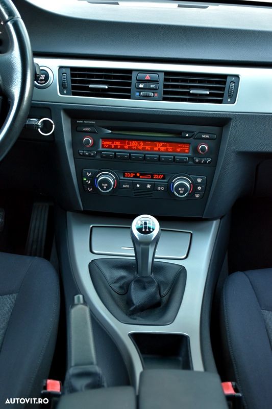 BMW Seria 3 318i - 14