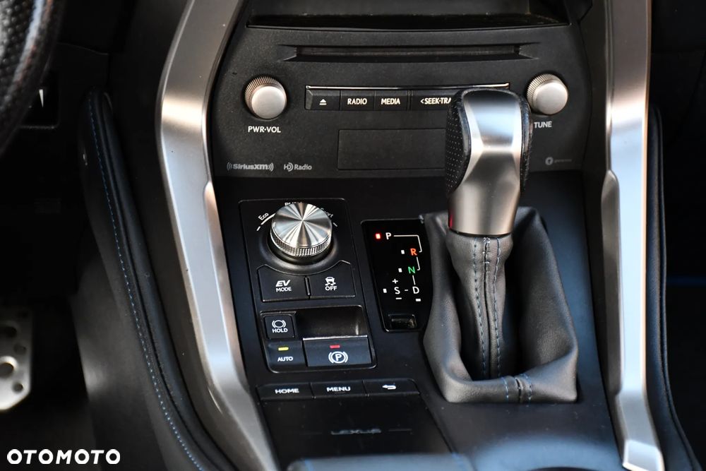 Lexus NX 300h E-FOUR F SPORT - 29