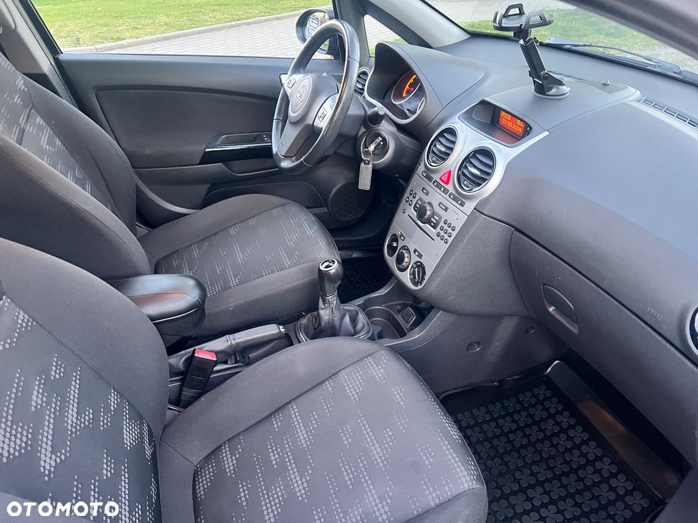 Opel Corsa 1.4 16V Cosmo - 15