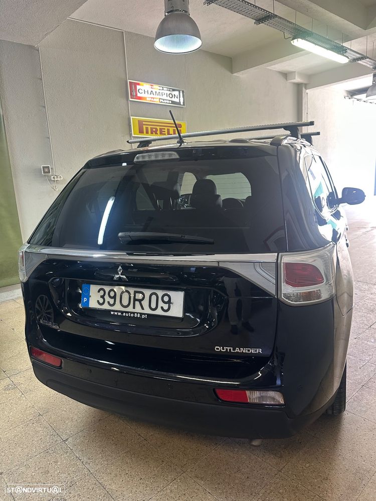 Mitsubishi Outlander 2.2 DI-D Instyle Navi Black Edition - 12