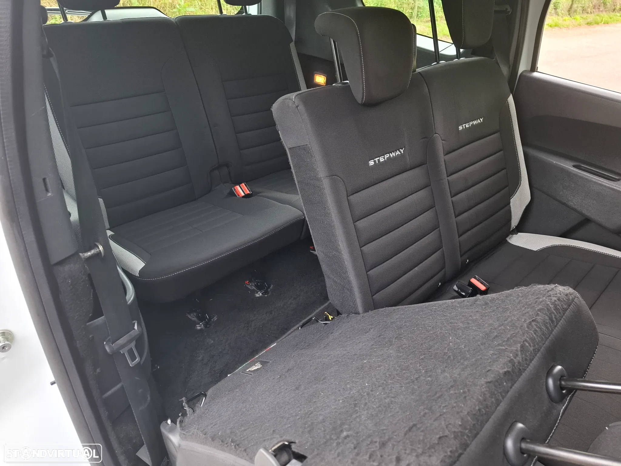 Dacia Lodgy 1.5 Blue dCi Stepway 7L - 10