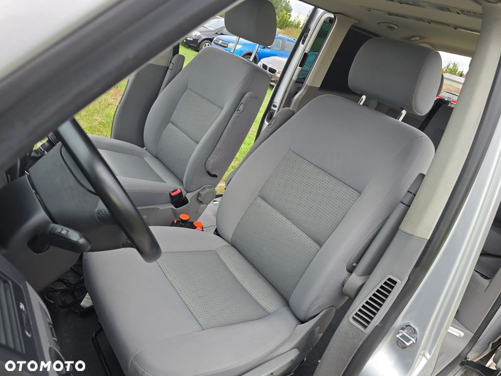 Volkswagen Multivan - 19