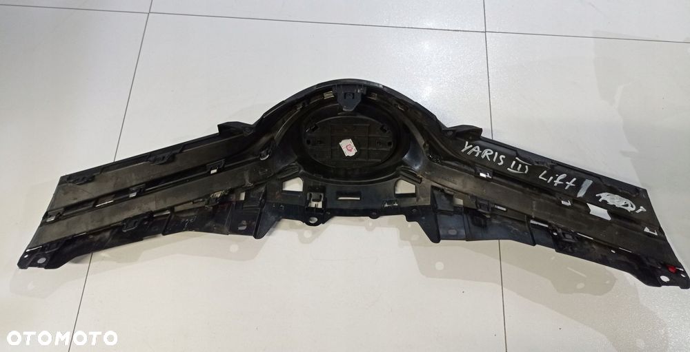 TOYOTA YARIS III LIFT GRILL - 2