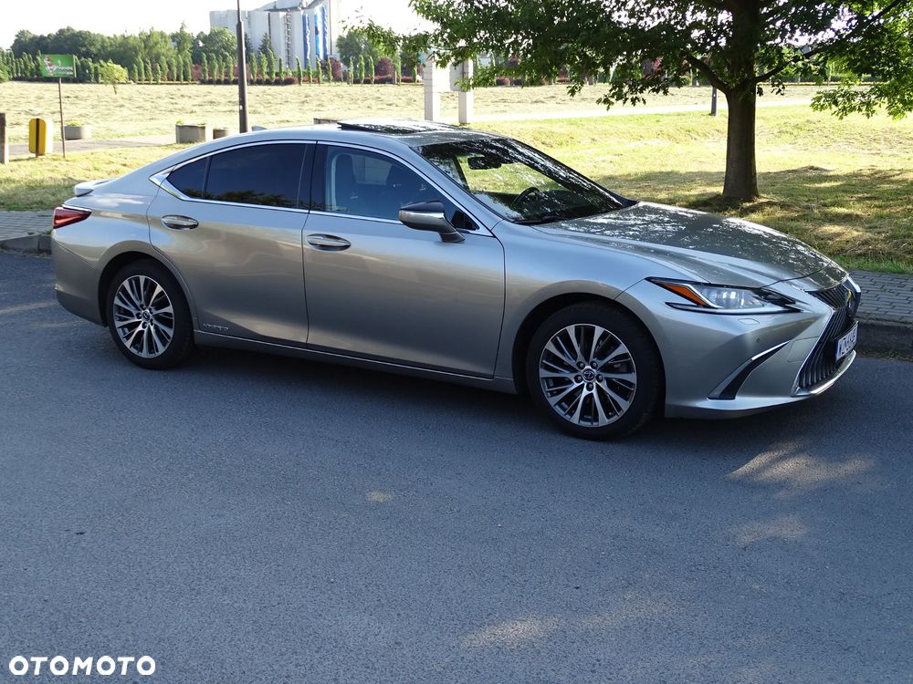 Lexus ES 300h Business Edition + - 18
