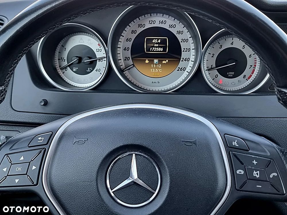 Mercedes-Benz Klasa C 180 CGI BlueEFFICIENCY Avantgarde - 26