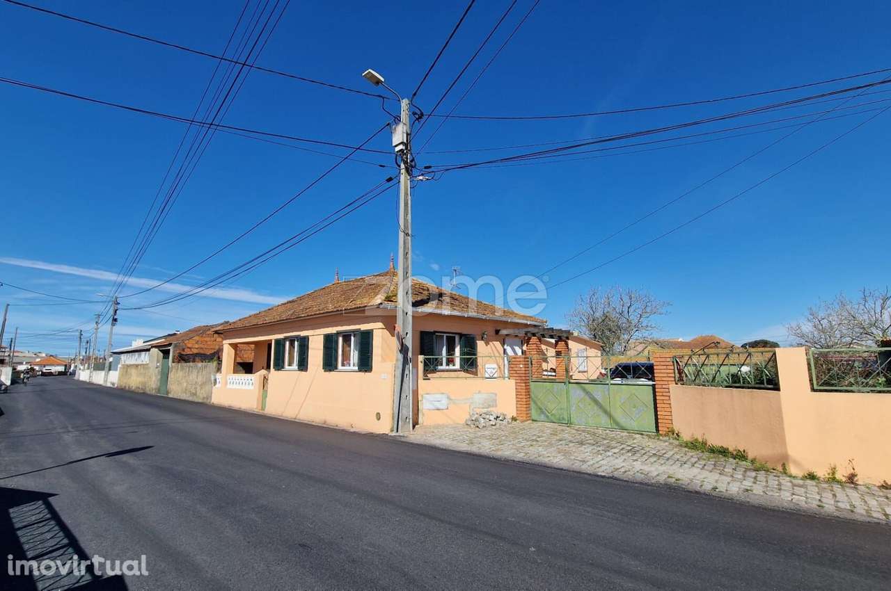 Moradia com terreno e anexos - Grande imagem: 3/24