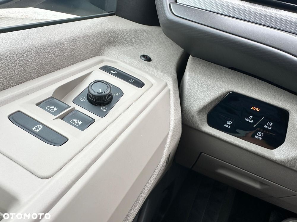 Volkswagen Multivan - 15