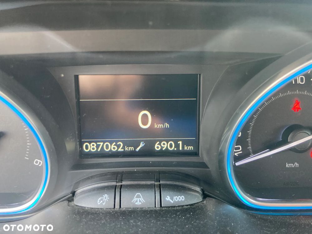 Peugeot 2008 2015 photo 5