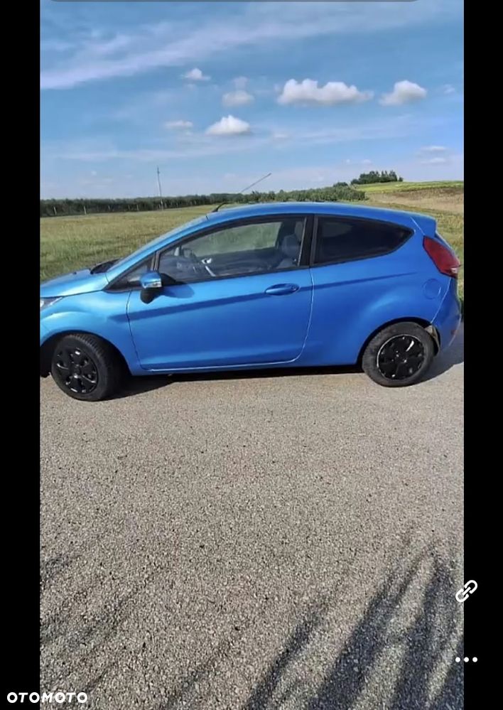 Ford Fiesta 2011 photo 2