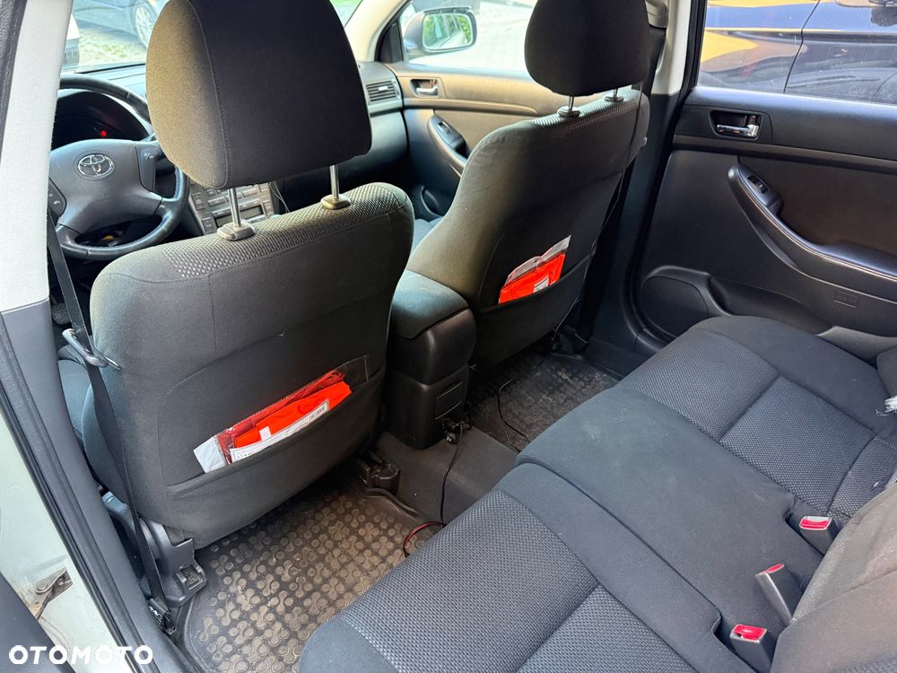 Toyota Avensis 1.8 VVT-i Sol - 19