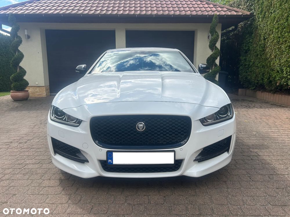 Jaguar XE 2.0 D R-Sport - 3