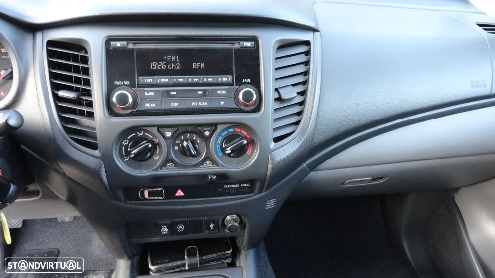 Mitsubishi L200 2.4 DI-D CD Invite 4WD - 9