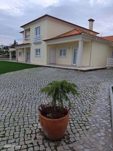 Moradia T4, em zona nobre e sossegada de Cantanhede - Grande imagem: 3/6