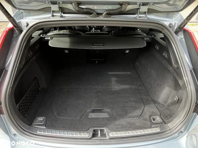 Volvo V60 B4 B R-Design - 18