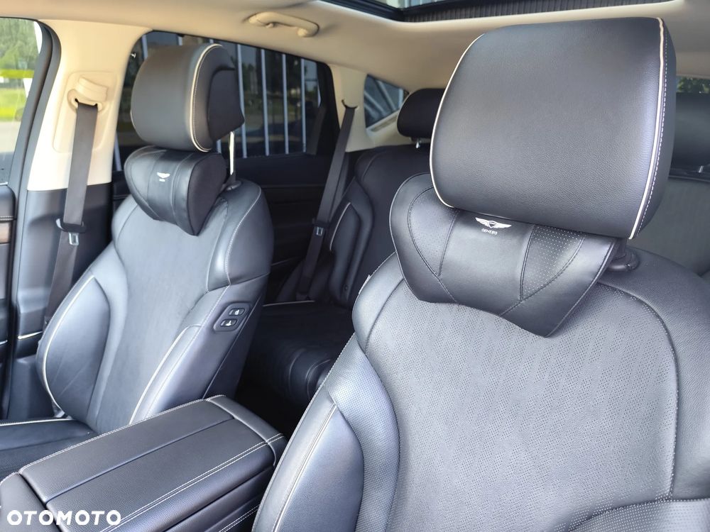 Hyundai Genesis - 12
