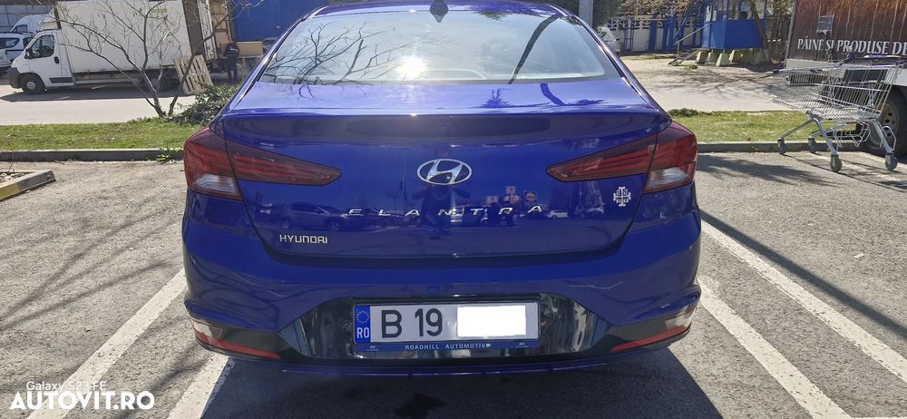 Hyundai Elantra 1.6 MPi Highway - 12