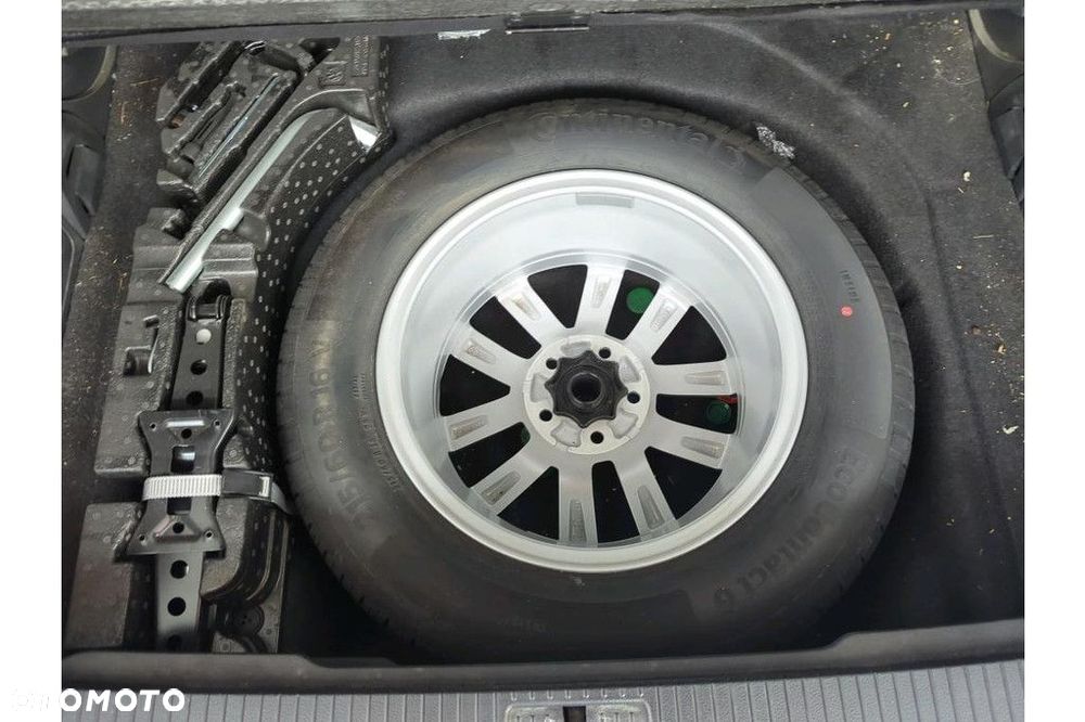 Volkswagen Passat 1.5 TSI EVO Business - 10