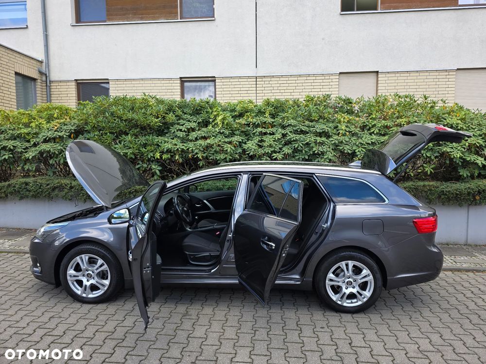 Toyota Avensis Combi 1.8 Executive - 10