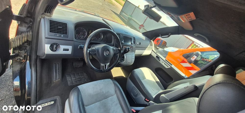 Volkswagen Caravelle - 10