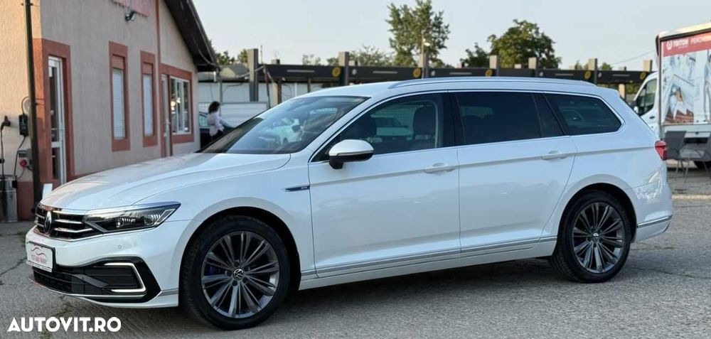 Volkswagen Passat - 4