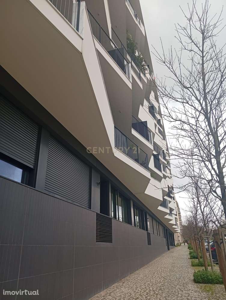 T1 para arrendamento, na Avenida de Berlim, em Lisboa. - Grande imagem: 3/12