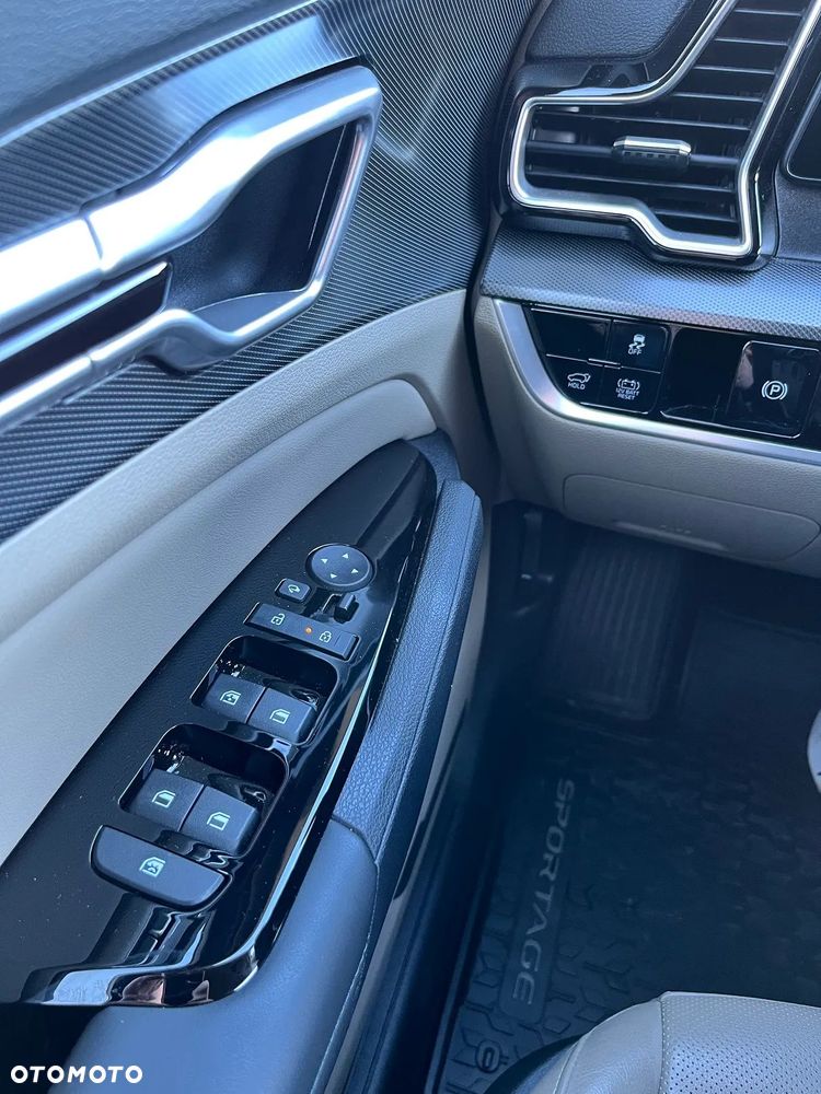 Kia Sportage 1.6 T-GDI HEV Business Line 4WD - 26