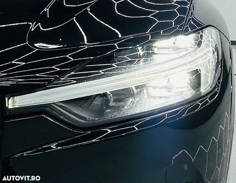 Volvo XC 60 B4 MHEV AT8 FWD Momentum Pro - 11