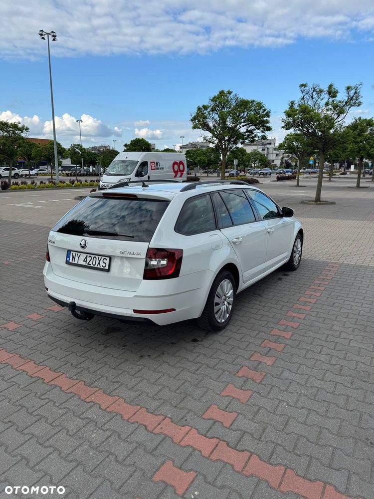 Skoda Octavia 1.6 TDI DSG Clever - 4