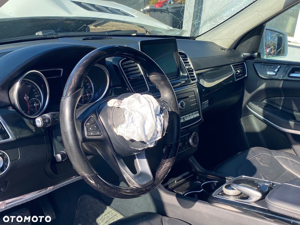 Mercedes-Benz GLS - 11