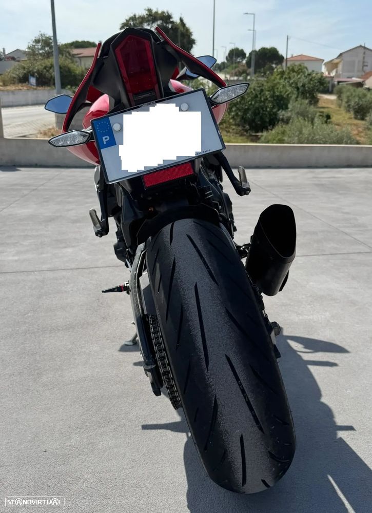 Yamaha YZF R1 - 4