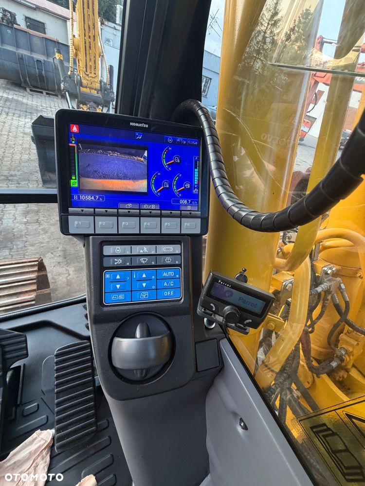 Komatsu PC240LC-11 - 38