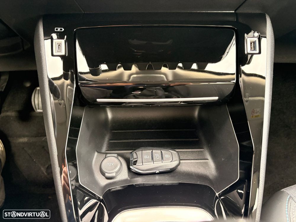 Peugeot 2008 1.5 BlueHDi Allure Pack - 32