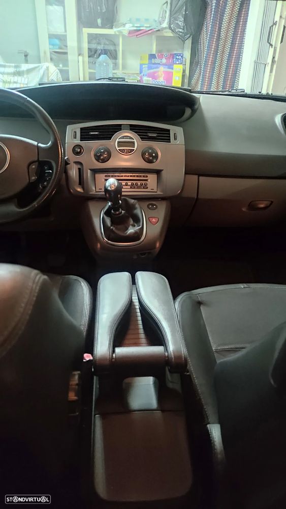 Renault Scénic 1.5 dCi Dynamique S — fotografia 8