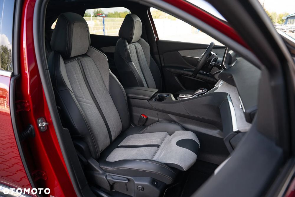 Peugeot 3008 Plug-In Hybrid 225 e-EAT8 GT - 24