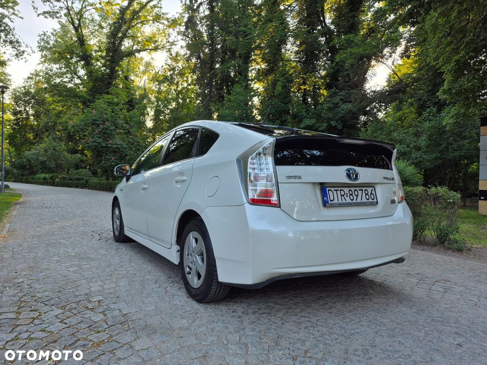 Toyota Prius (Hybrid) Executive - 6
