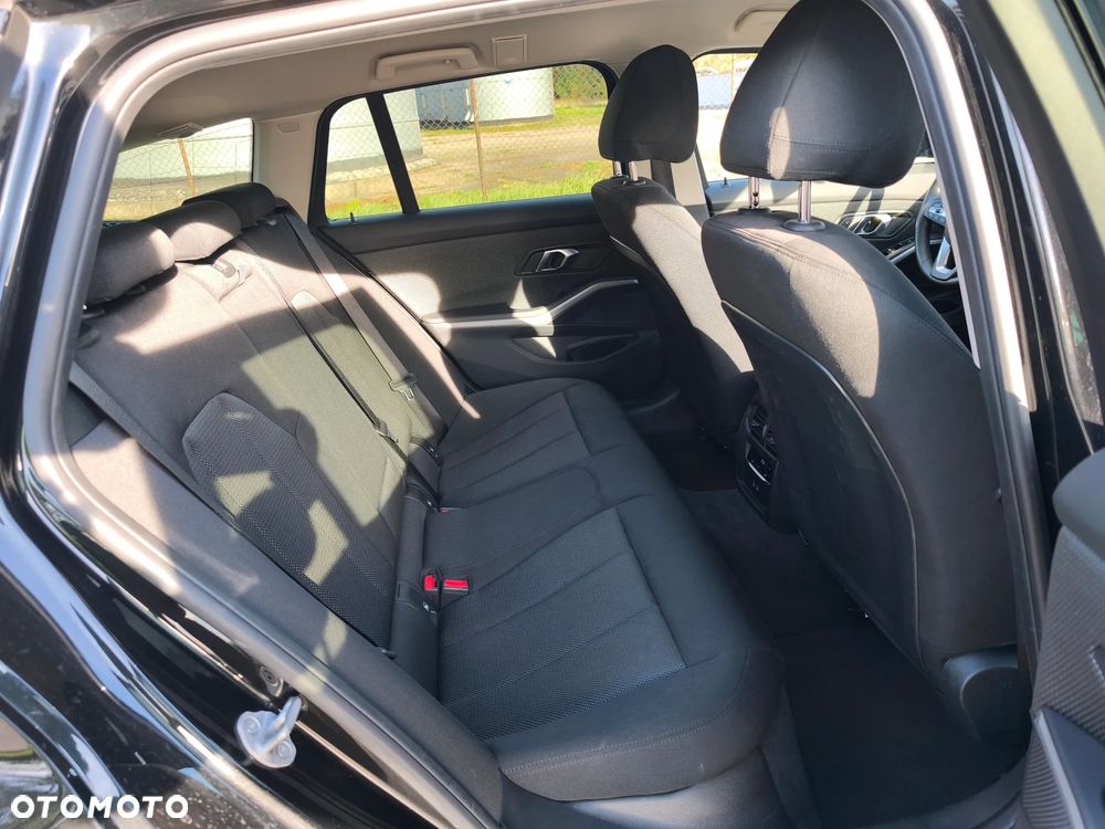 BMW Seria 3 318i Advantage - 34