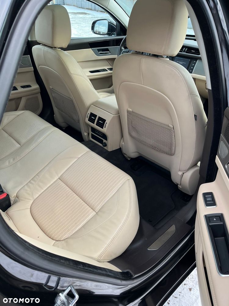 Jaguar XF 20d Prestige - 13