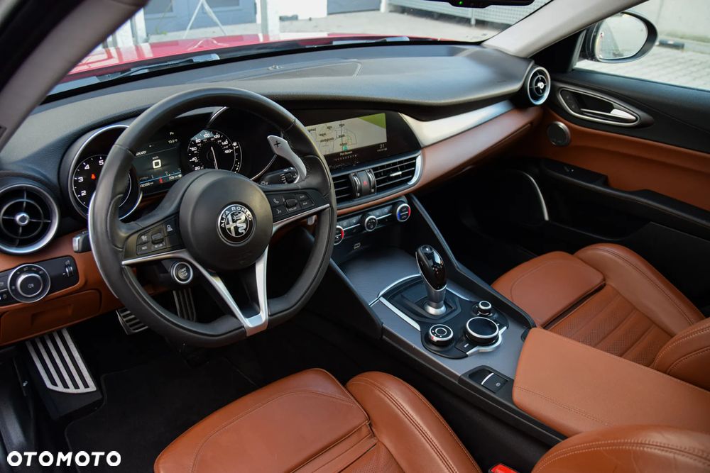 Alfa Romeo Giulia 2.0 Turbo 16V AT8-Q4 Ti - 10
