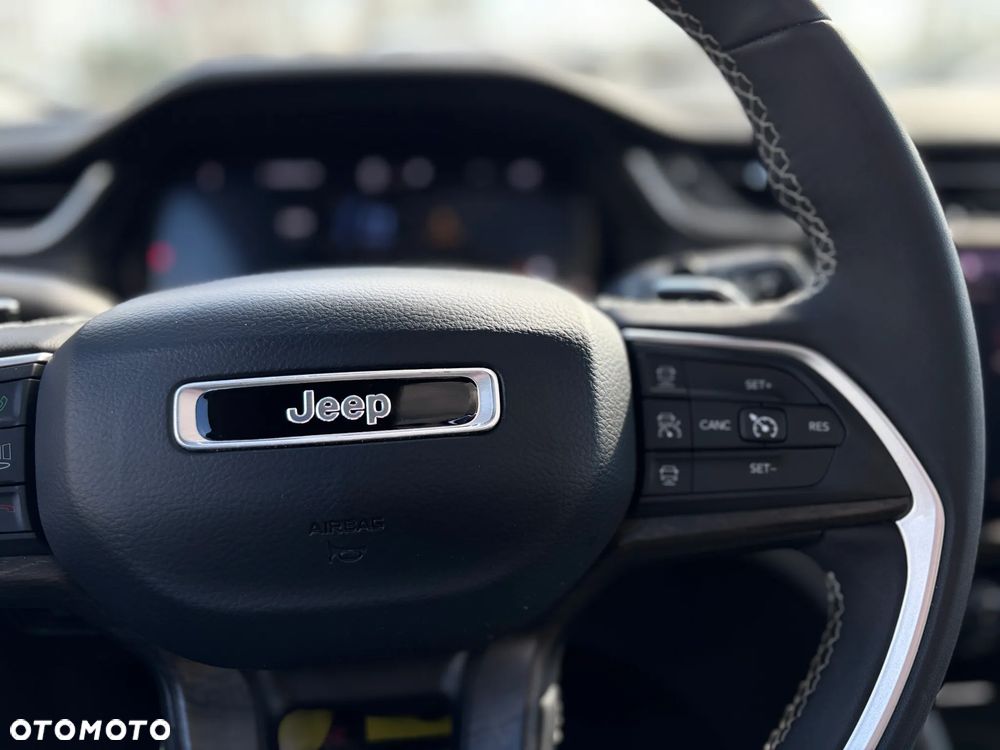 Jeep Grand Cherokee - 23