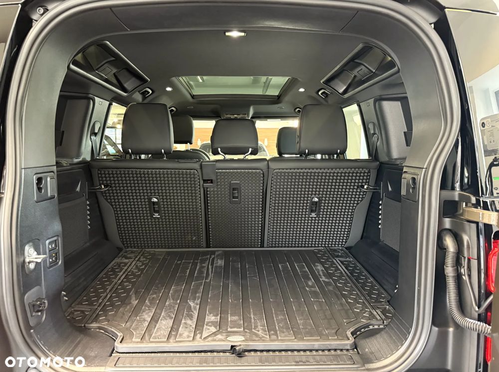 Land Rover Defender 110 D200 X-Dynamic SE - 10
