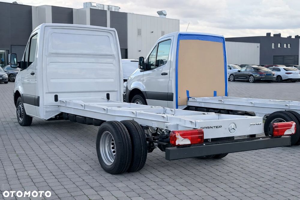 Mercedes-Benz Sprinter - 2