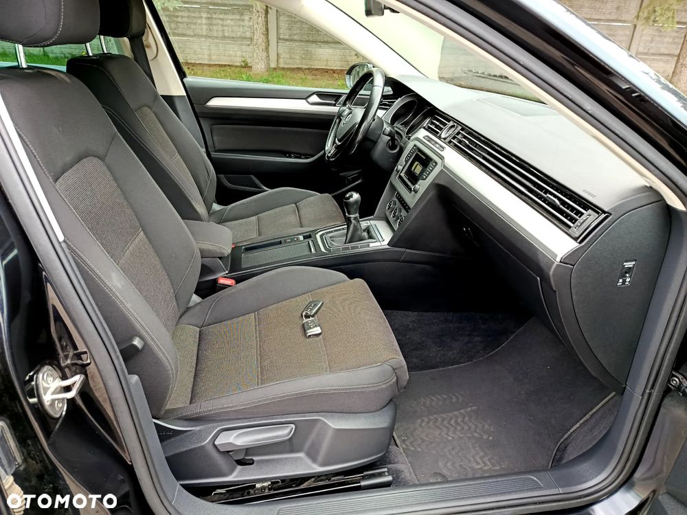 Volkswagen Passat - 15