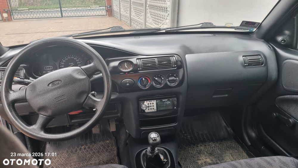 Ford Escort 1.3 CL - 8
