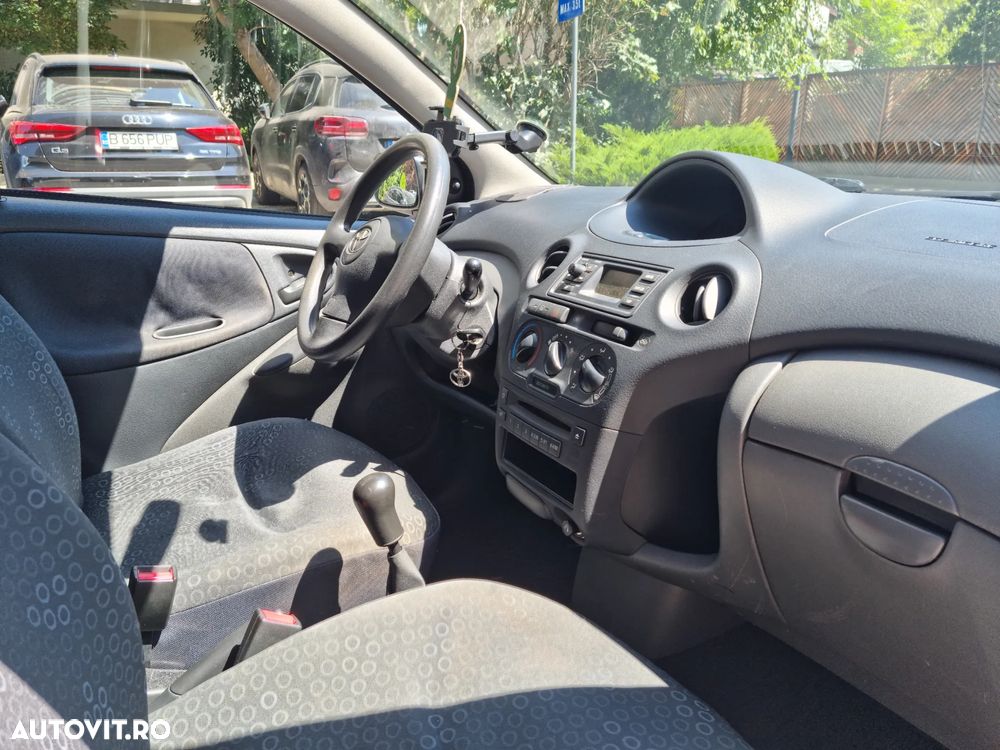 Toyota Yaris 1.0 Base - 6