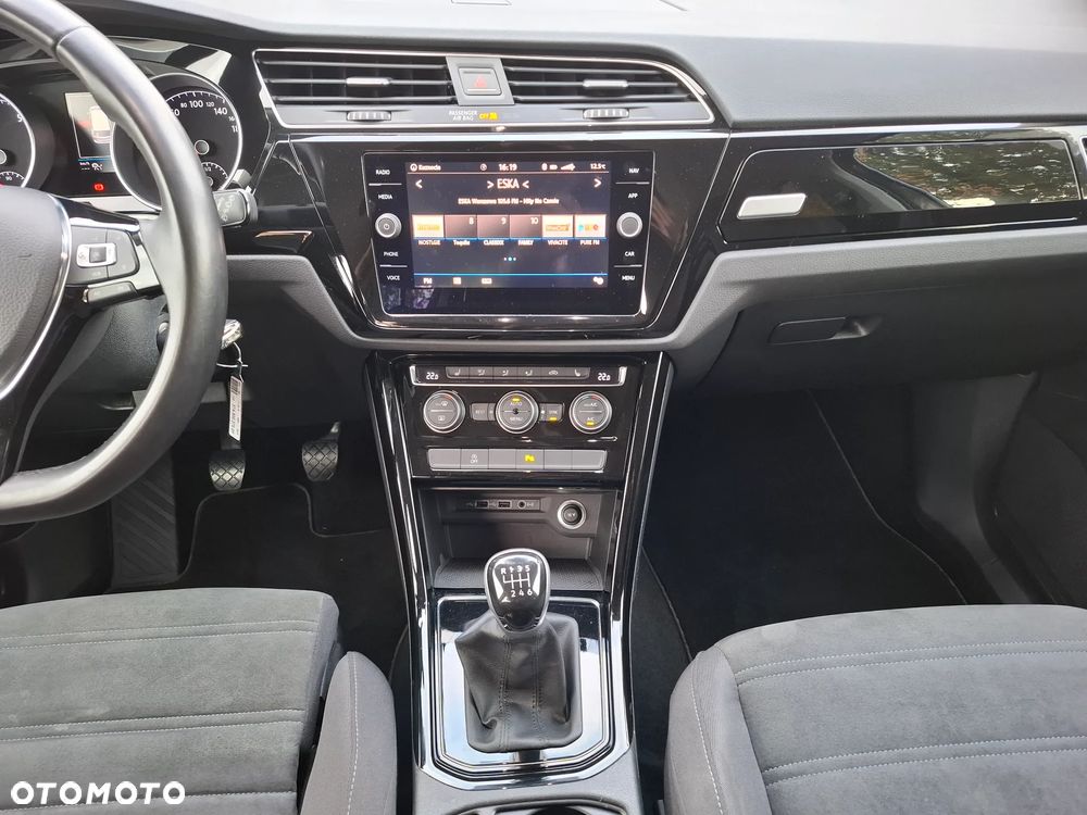 Volkswagen Touran 1.5 TSI EVO Highline - 23