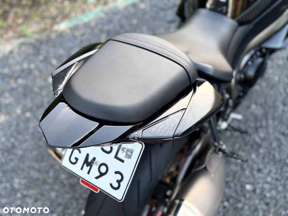 Suzuki GSX-R - 16