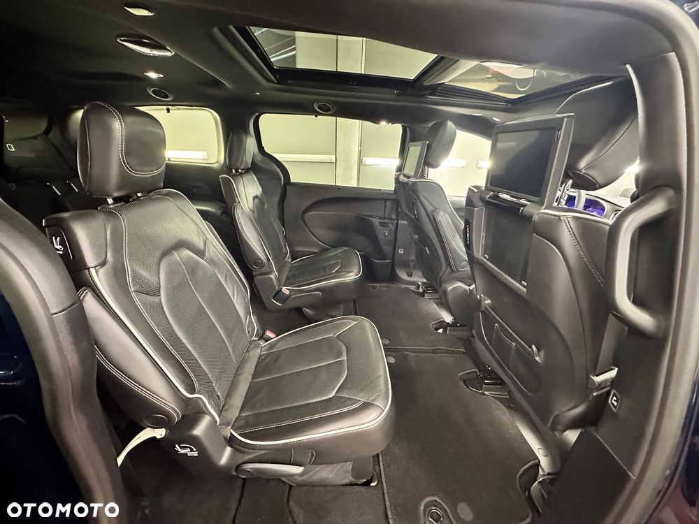 Chrysler Pacifica - 16
