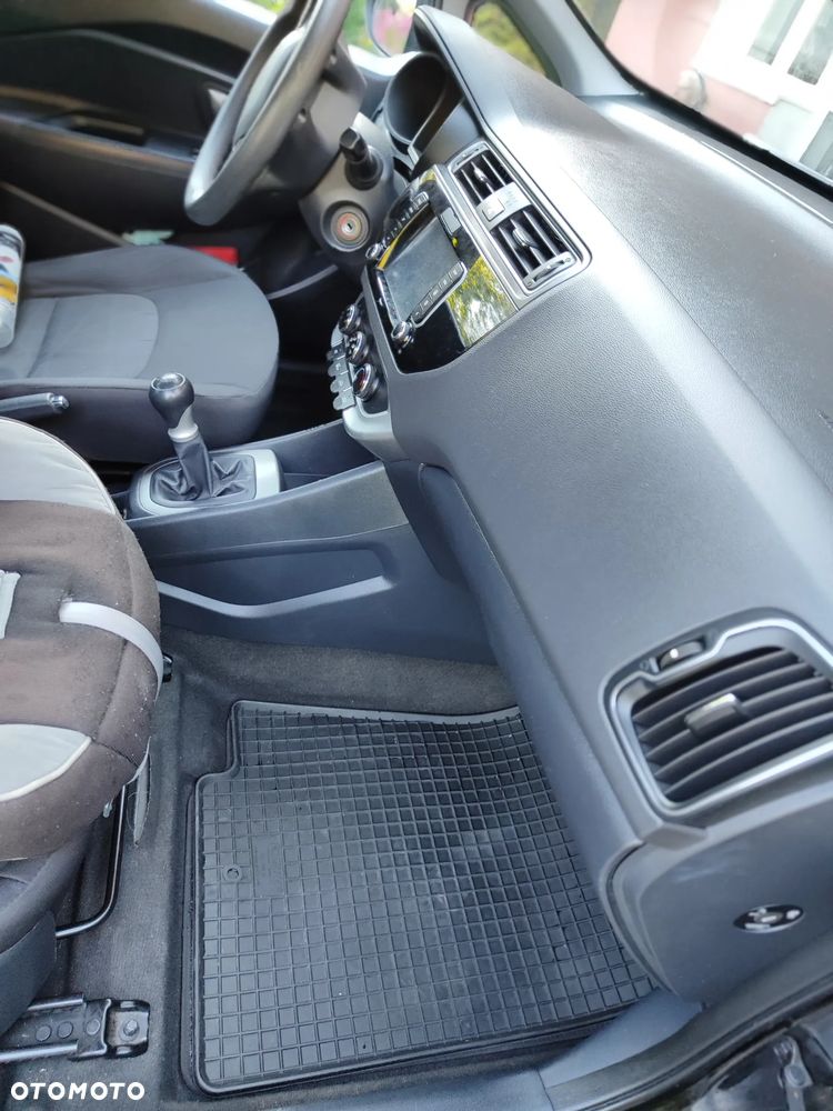 Kia Rio 1.2 L - 13