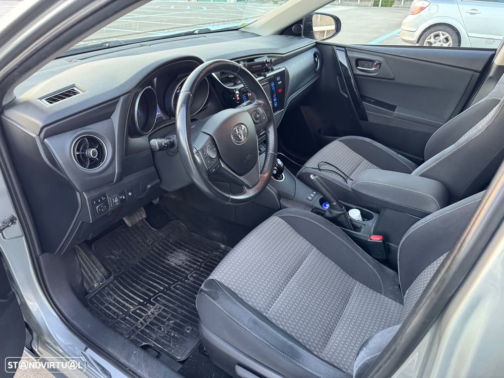 Toyota Auris Touring Sports 1.8 HSD Comfort+P.Sport - 10