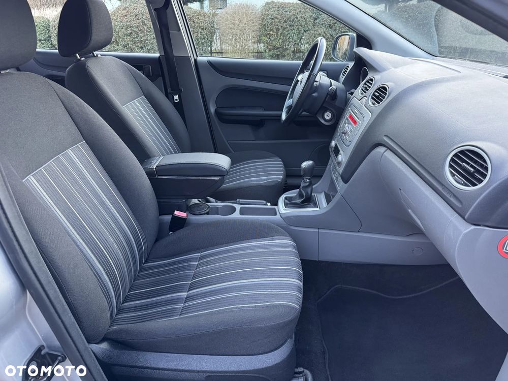 Ford Focus 1.6 16V Style+ - 31